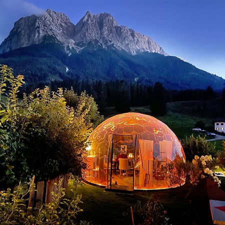 Bayern Resort Hotel - Adults Only - Mit Zugspitzblick - Eibsee-Naehe - Wellnessbereich - Naturpool Im Sommer グライナウ エクステリア 写真
