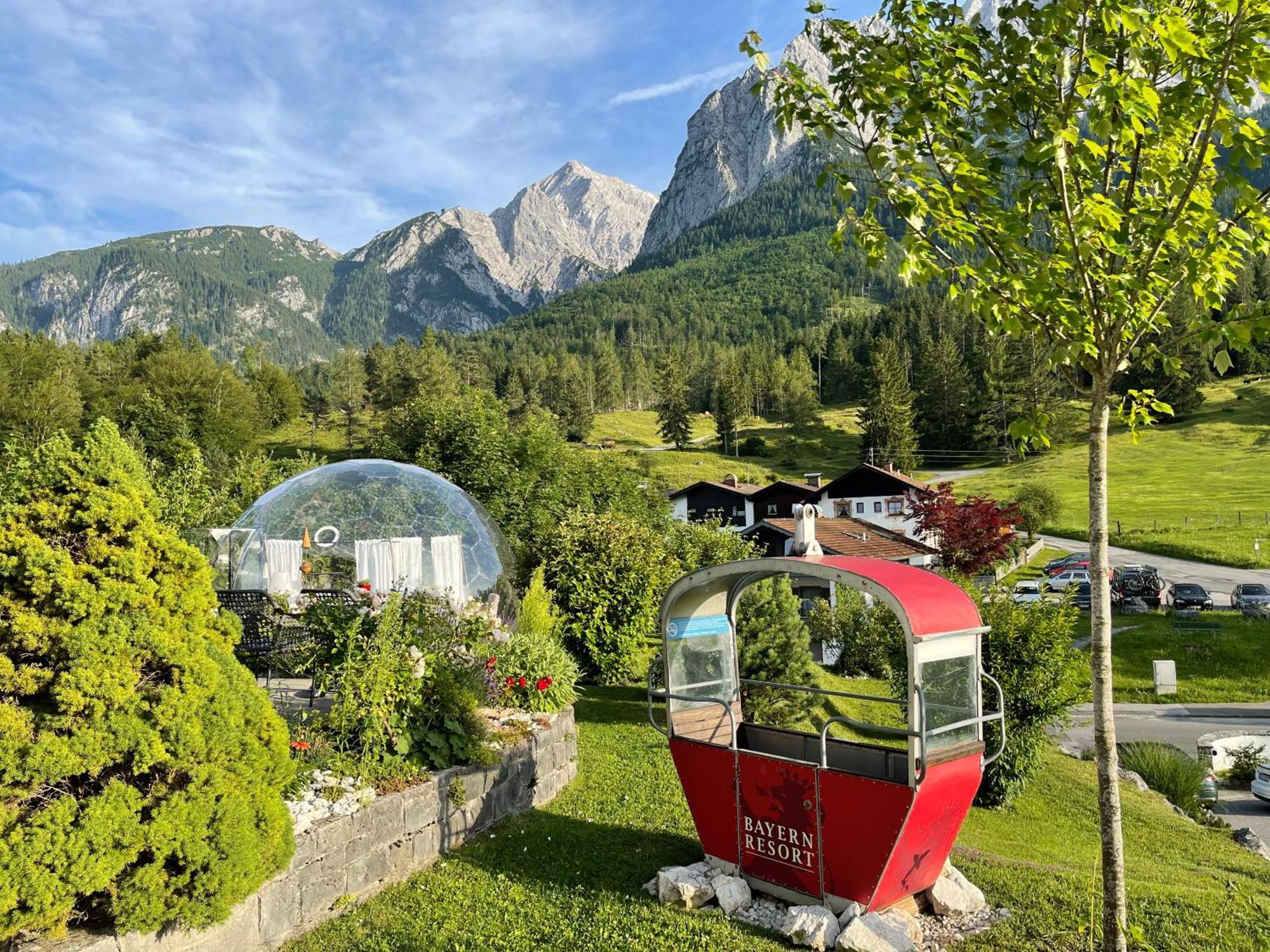 Bayern Resort Hotel - Adults Only - Mit Zugspitzblick - Eibsee-Naehe - Wellnessbereich - Naturpool Im Sommer グライナウ エクステリア 写真