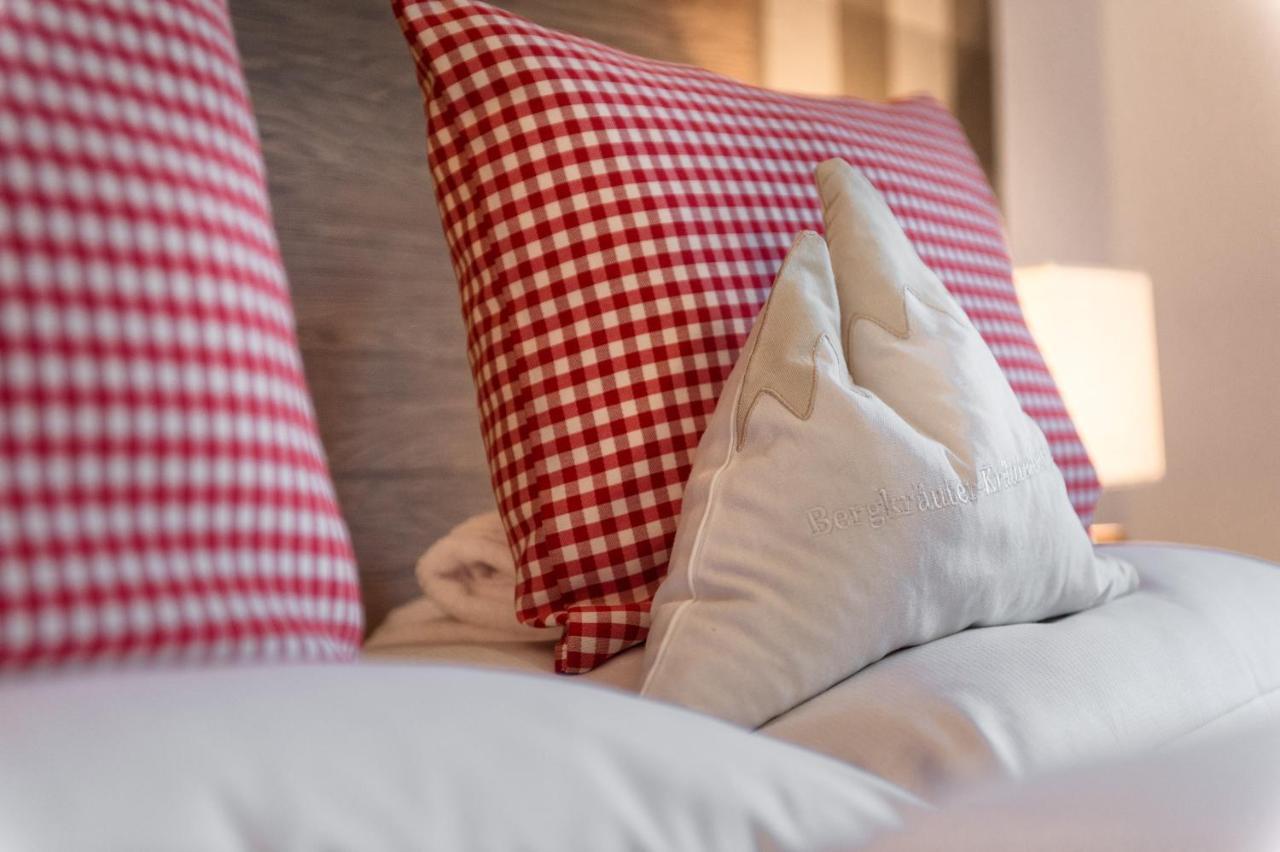 Bayern Resort Hotel - Adults Only - Mit Zugspitzblick - Eibsee-Naehe - Wellnessbereich - Naturpool Im Sommer グライナウ エクステリア 写真