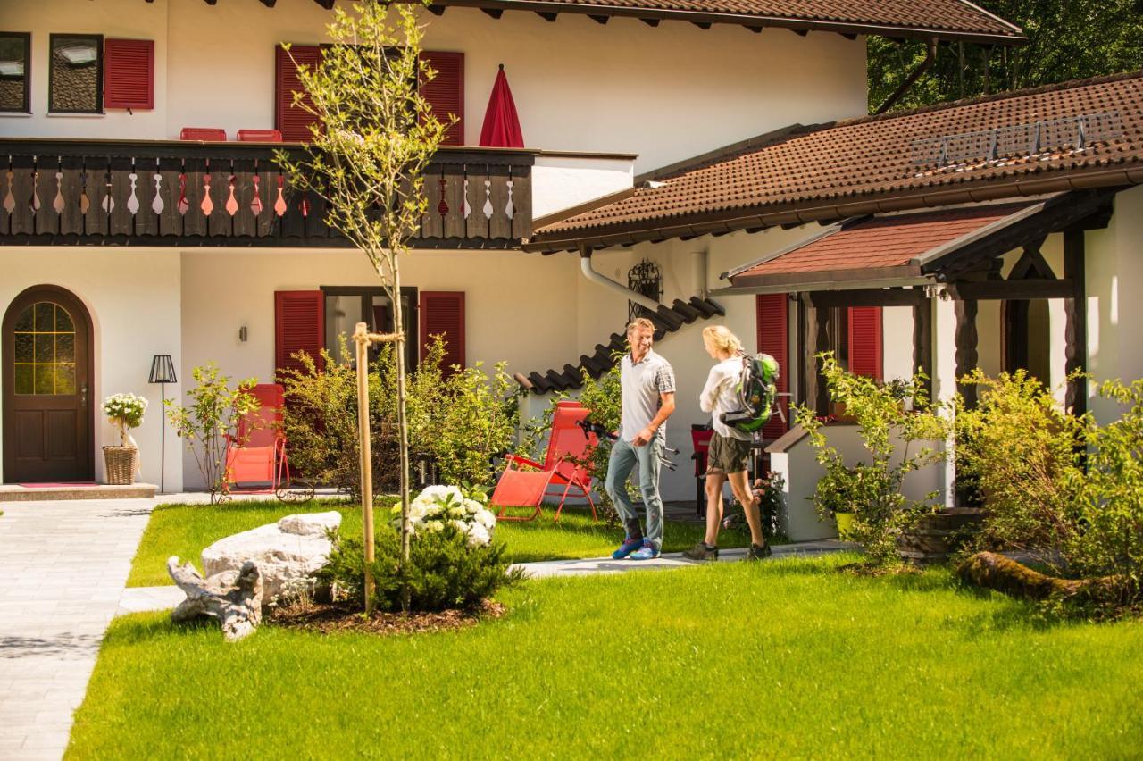 Bayern Resort Hotel - Adults Only - Mit Zugspitzblick - Eibsee-Naehe - Wellnessbereich - Naturpool Im Sommer グライナウ エクステリア 写真