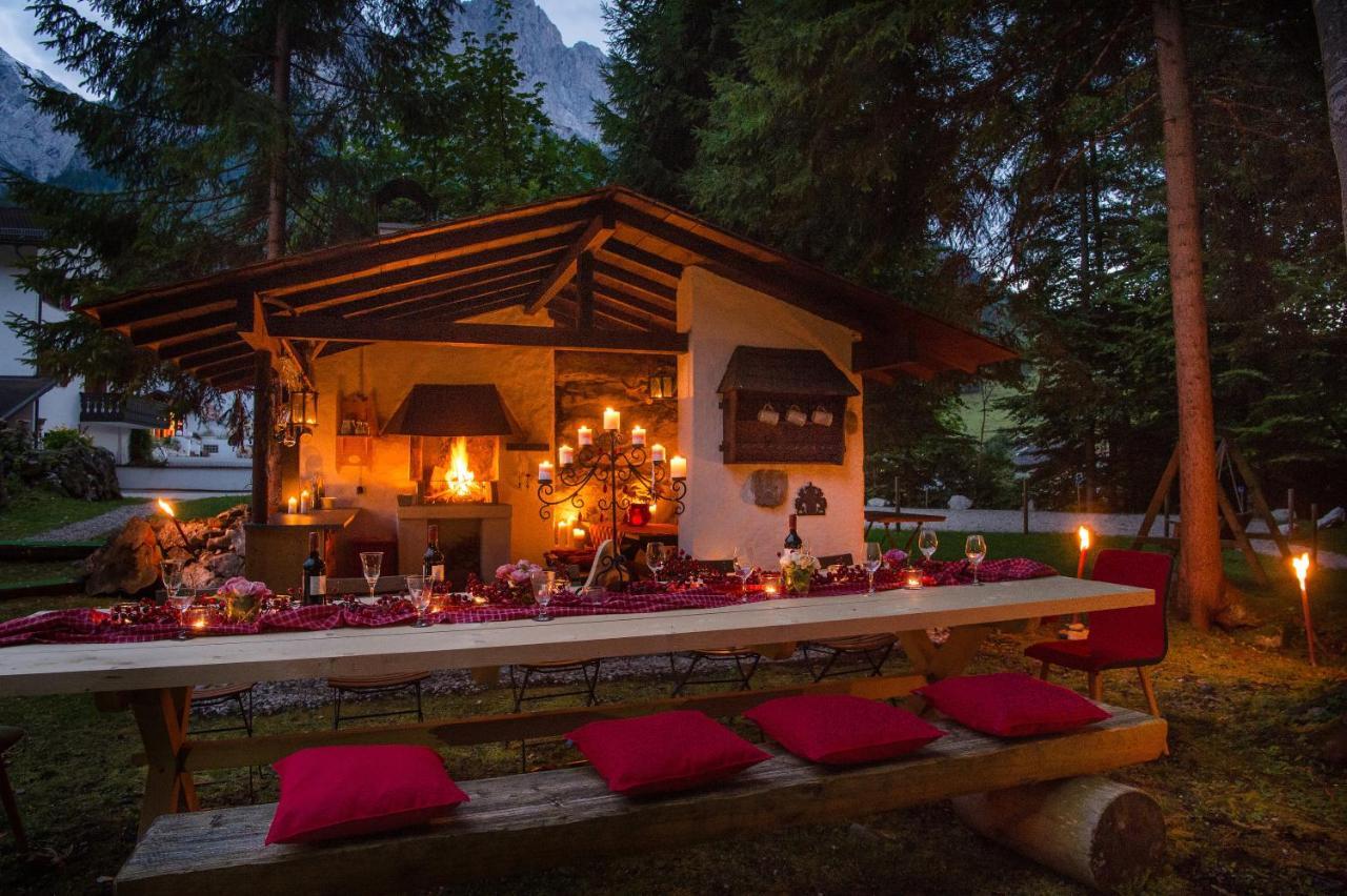 Bayern Resort Hotel - Adults Only - Mit Zugspitzblick - Eibsee-Naehe - Wellnessbereich - Naturpool Im Sommer グライナウ エクステリア 写真