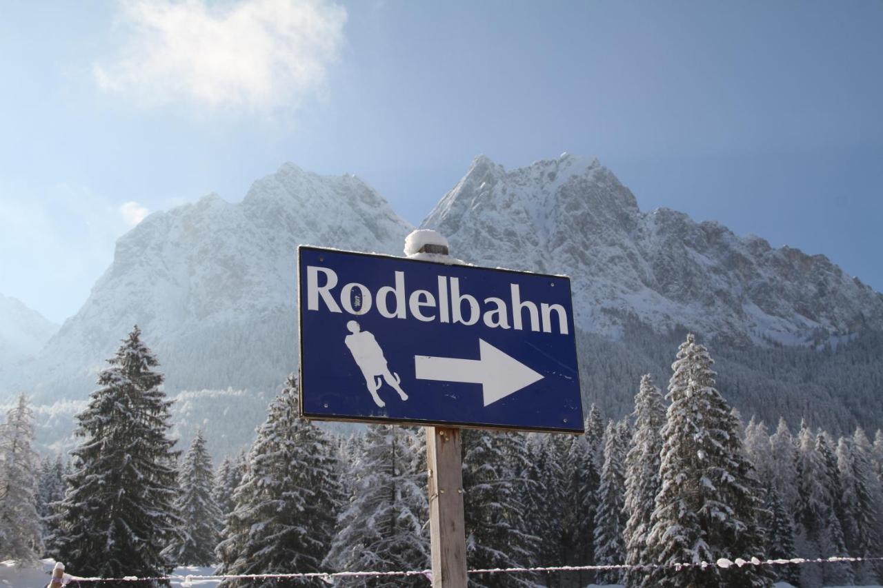 Bayern Resort Hotel - Adults Only - Mit Zugspitzblick - Eibsee-Naehe - Wellnessbereich - Naturpool Im Sommer グライナウ エクステリア 写真